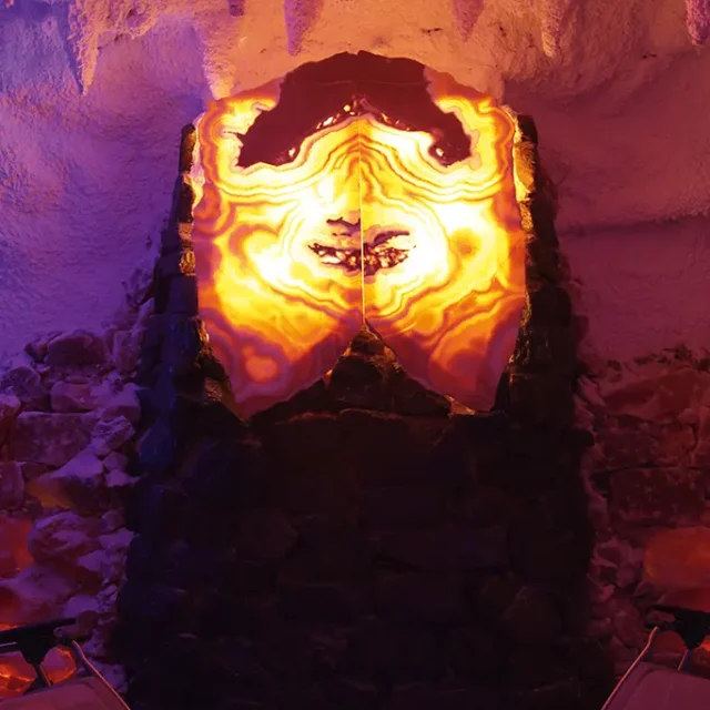 Salzstein der von innen beleuchtet wird